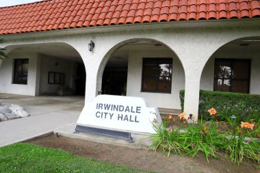Irwindale, LA County, California - 17 Haziran 2024: 5050 N Irwindale Bulvarı 'nda bulunan Irwindale Belediye Binası