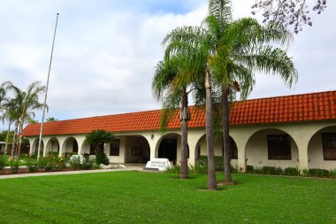 Irwindale, LA County, California - 17 Haziran 2024: 16053 Calle De Paseo 'da bulunan Irwindale Halk Kütüphanesi