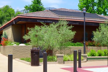 Duarte, LA County, California - 19 Mayıs 2024: Duarte Community Center 1600 Huntington Dr, Duarte, Kaliforniya