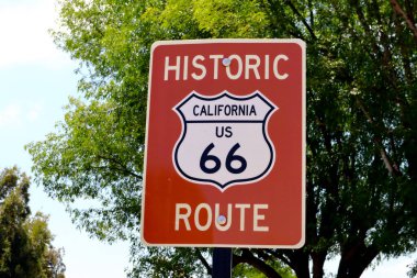 Duarte, LA County, California - 19 Mayıs 2024: Tarihi Yol 66 tabelası, Kaliforniya, ABD