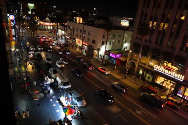 Hollywood, Los Angeles, California - 22 Haziran 2024: Hollywood Bulvarı Şöhret Bulvarı Gece Ovation Hollywood ve Dolby Tiyatrosu terasından