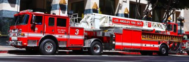 Burbank, LA County, California - 28 Mayıs 2024: Los Angeles İtfaiye Aracı Sokakta