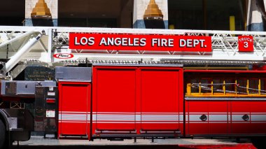 Burbank, LA County, California - 28 Mayıs 2024: Los Angeles İtfaiye Aracı Sokakta