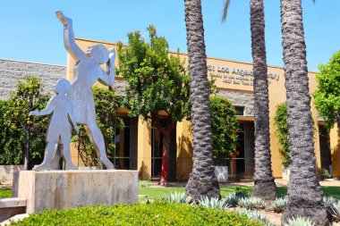 Burbank, LA County, California - 28 Mayıs 2024: Doğu Los Angeles Kütüphanesi, Los Angeles İlçe Kütüphanesi 4837 Doğu Üçüncü Cadde 'de yer almaktadır.