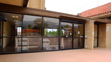 Glendora, LA County, California - 18 Mayıs 2024 Glendora Halk Kütüphanesi ve Kültür Merkezi 140 Glendora Bulvarı, Glendora