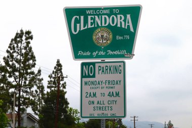 Glendora, LA County, California - 18 Mayıs 2024: Glendora Tabelasına Hoşgeldiniz