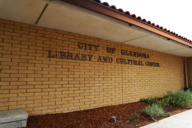 Glendora, LA County, California - 18 Mayıs 2024 Glendora Halk Kütüphanesi ve Kültür Merkezi 140 Glendora Bulvarı, Glendora