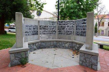 Sierra Madre, LA County, California - 9 Haziran 2024: Sierra Madre Memorial Park, Sierra Madre sakinlerine adanmış bir halk parkı.