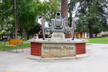Sierra Madre, LA County, California - 9 Haziran 2024: Sierra Madre Memorial Park, Sierra Madre sakinlerine adanmış bir halk parkı.