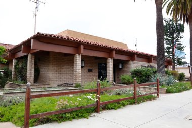 Sierra Madre, LA County, California - 9 Haziran 2024: Sierra Madre Polis ve İtfaiye 242 W Sierra Madre Bulvarı 'nda yer almaktadır.