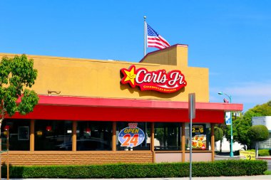 Temple City, LA County, California - 9 Haziran 2024: Carl 's Jr., Kömürleşmiş Burgerler, Amerikan Fast Food Restoranı