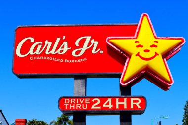 Temple City, LA County, California - 9 Haziran 2024: Carl 's Jr., Kömürleşmiş Burgerler, Amerikan Fast Food Restoranı