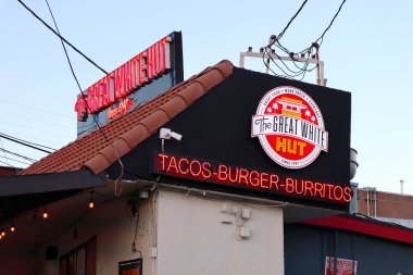 Kuzey Hollywood, California - 23 Ocak 2025: The Great White Hut, Historic Burger Restaurant 1947 'den beri 5342 Vineland Bulvarı, Kuzey Hollywood, Kaliforniya