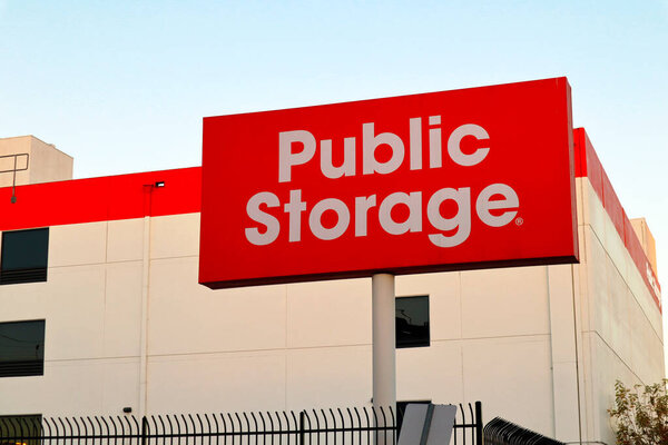 Северный Голливуд, Калифорния - 23 января 2025 года: Public Storage, американская международная компания по самостоятельному хранению