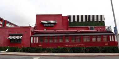 Los Angeles, Kaliforniya - 6 Şubat 2025: Formosa Cafe, 1904 'ten kalma tarihi kırmızı tramvay içindeki ünlü restoran ve bar, 7156 Santa Monica Bulvarı, Batı Hollywood, California