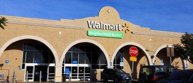 Carson, Kaliforniya 11 Şubat 2025: Walmart Pazarı, market, büyük perakende zinciri.
