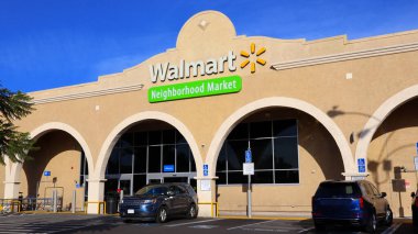 Carson, Kaliforniya 11 Şubat 2025: Walmart Pazarı, market, büyük perakende zinciri.