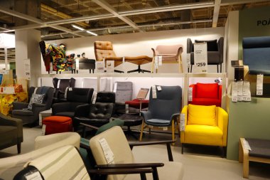 Carson, LA County, California - 19 Şubat 2025: Dünyanın en büyük mobilya perakendecisi olan IKEA mağazasının iç görünümü, hazır mobilya satışları