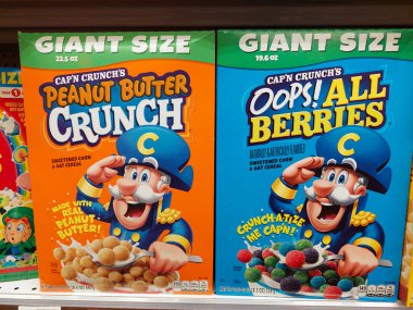 Los Angeles, Kaliforniya 1 Mart 2025: CAP 'N CRUNCH Mısır gevrekleri bir süpermarkette rafta. Cap 'n Crunch, Quaker Yulaf Şirketi' nin bir markası.