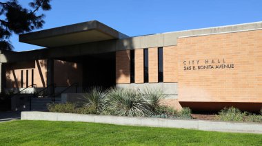 San Dimas (Los Angeles County), Kaliforniya - 1 Şubat 2025: San Dimas Belediye Binası, 245 E Bonita Bulvarı 'nda yer almaktadır.