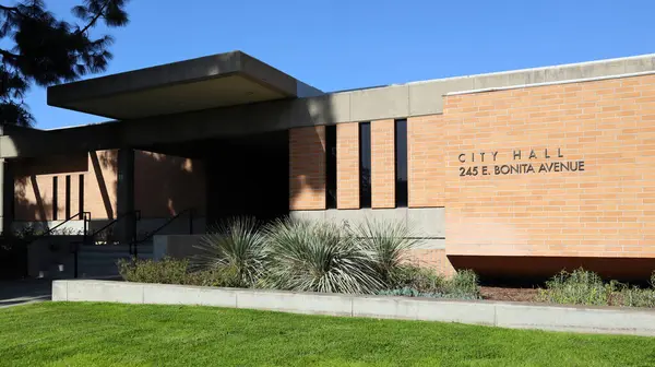 San Dimas (Los Angeles County), Kaliforniya - 1 Şubat 2025: San Dimas Belediye Binası, 245 E Bonita Bulvarı 'nda yer almaktadır.