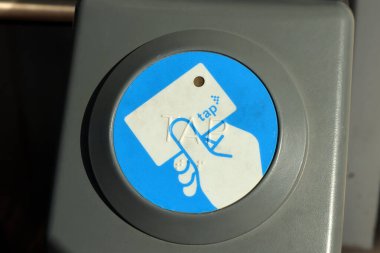 Los Angeles, Kaliforniya - 28 Ocak 2025: TAP Kart erişimi Los Angeles Metro İstasyonu