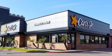 Los Angeles, Kaliforniya - 28 Ocak 2025: Carl 's Jr., Kömürleşmiş Burgerler, Amerikan Fast Food Restoranı