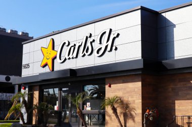 Los Angeles, Kaliforniya - 28 Ocak 2025: Carl 's Jr., Kömürleşmiş Burgerler, Amerikan Fast Food Restoranı