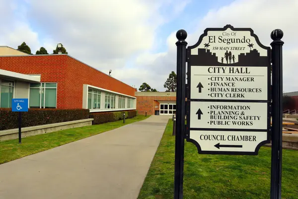 El Segundo, California - 19 Ocak 2025: El Segundo Belediye Binası 350 Main Street, El Segundo, Los Angeles