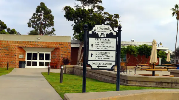 El Segundo, California - 19 Ocak 2025: El Segundo Belediye Binası 350 Main Street, El Segundo, Los Angeles