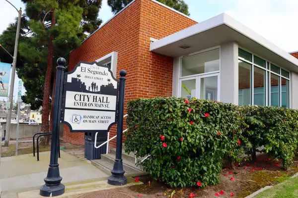 El Segundo, California - 19 Ocak 2025: El Segundo Belediye Binası 350 Main Street, El Segundo, Los Angeles