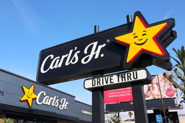 Los Angeles, Kaliforniya - 28 Ocak 2025: Carl 's Jr., Kömürleşmiş Burgerler, Amerikan Fast Food Restoranı