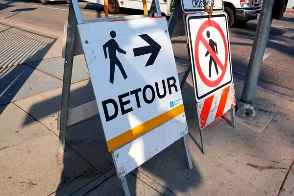 Yol İşaretleri: Kaldırımlı Kapalı Yol İşaretleri