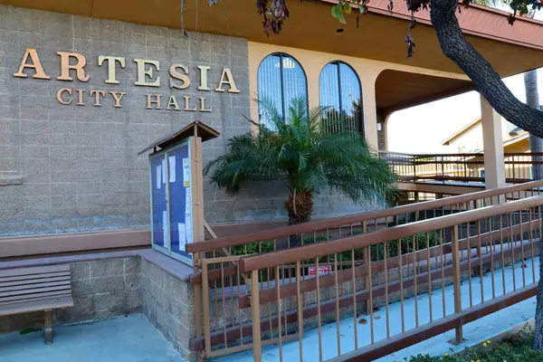 Artesia, California - 16 Ocak 2025: Artesia Belediye Binası 18747 Clarkdale Bulvarı, Artesia, Los Angeles