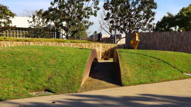 Cerritos (Los Angeles Eyaleti), Kaliforniya 16 Ocak 2025: Kamu Sanat Dansçısı Lyle London 'ın Cerritos Heykel Bahçesi' nde bulunan bronz bir heykeli