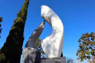 Cerritos, California - 16 Ocak 2025: Cerritos Hava Felaketi Anıtı, 1986 yılında Cerritos 'ta meydana gelen Piper Archer ve Aeromexico DC-9 arasındaki hava trajedisinin kurbanları anısına