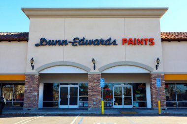 Norwalk, California - 16 Ocak 2025: Dunn-Edwards Boyacılık 'ın dış görünümü, kaliteli boya ve kaplama konusunda uzmanlaşmış