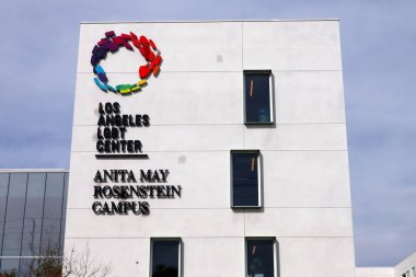 Los Angeles, Kaliforniya - 27 Şubat 2025: Los Angeles LGBT Merkezi, Anita May Rosenstein Kampüsü 1118 N. McCadden PI, Los Angeles, Kaliforniya