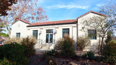 Claremont, California - 19 Aralık 2024: Claremont ABD Postanesi 140 Harvard Ave N, Claremont 'da yer almaktadır.