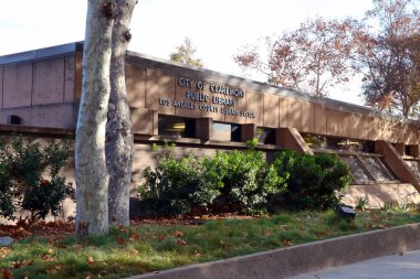 Claremont, California - 19 Aralık 2024: Claremont Helen Renwick Halk Kütüphanesi 208 N Harvard Bulvarı, Claremont