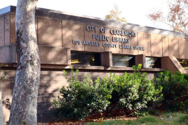 Claremont, California - 19 Aralık 2024: Claremont Helen Renwick Halk Kütüphanesi 208 N Harvard Bulvarı, Claremont
