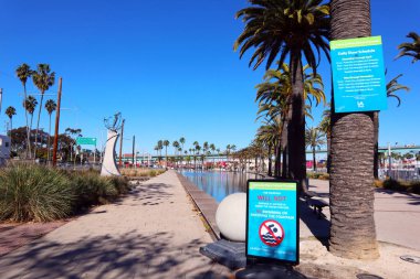 San Pedro, Los Angeles Limanı, Kaliforniya - 13 Ocak 2025 Gateway Plaza Fanfare Fountain