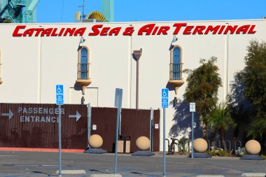 San Pedro, Los Angeles Limanı, Kaliforniya - 13 Ocak 2025: Catalina Denizi ve Hava Terminali Yolcu Girişi