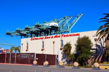 San Pedro, Los Angeles Limanı, Kaliforniya - 13 Ocak 2025: Catalina Denizi ve Hava Terminali Yolcu Girişi