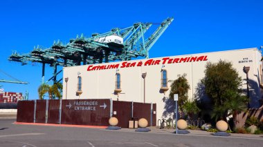 San Pedro, Los Angeles Limanı, Kaliforniya - 13 Ocak 2025: Catalina Denizi ve Hava Terminali Yolcu Girişi