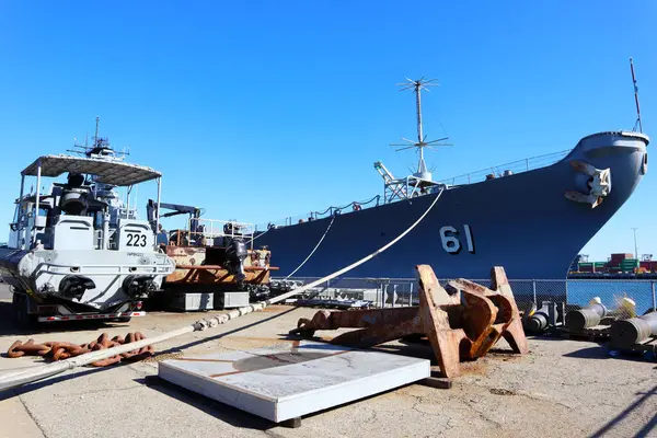 San Pedro, Los Angeles, Kaliforniya Limanı - 13 Ocak 2025: USS Iowa Savaş Gemisi Detaylı Görünümü