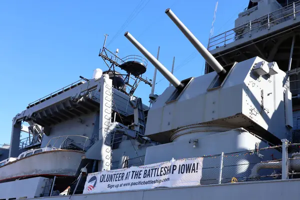 San Pedro, Los Angeles, Kaliforniya Limanı - 13 Ocak 2025: USS Iowa Savaş Gemisi Detaylı Görünümü