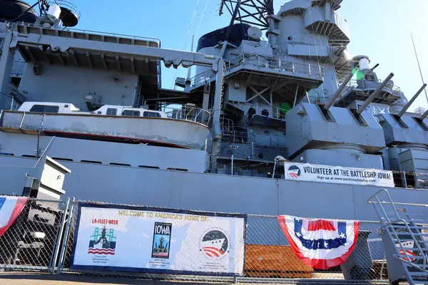 San Pedro, Los Angeles, Kaliforniya Limanı - 13 Ocak 2025: USS Iowa Savaş Gemisi Detaylı Görünümü