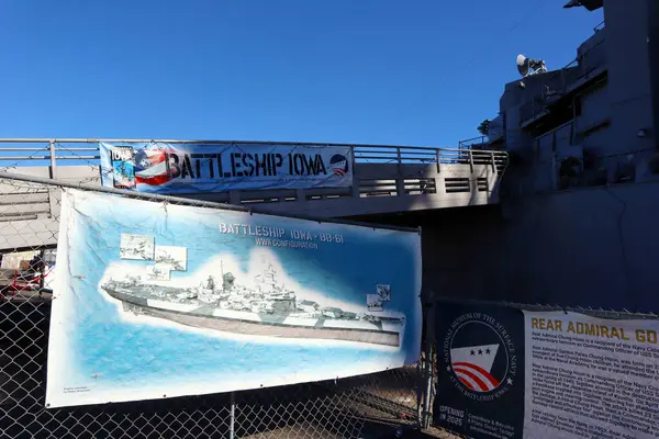 San Pedro, Los Angeles, Kaliforniya Limanı - 13 Ocak 2025: USS Iowa Savaş Gemisi Detaylı Görünümü