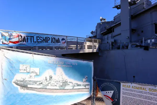 San Pedro, Los Angeles, Kaliforniya Limanı - 13 Ocak 2025: USS Iowa Savaş Gemisi Detaylı Görünümü